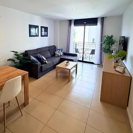 Yasumi - 4p Modern With Parking & Swimming Pool